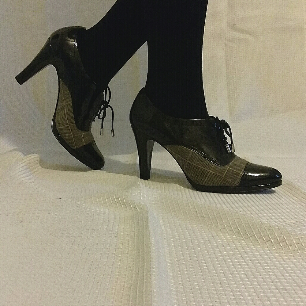 Anne Klein Oxford Heels